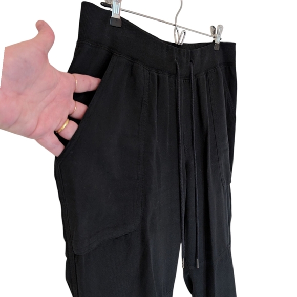 Aritzia Community Cebu Pant Black Cargo Cotton Jogger Pockets Women's size Small - Picture 6 of 12